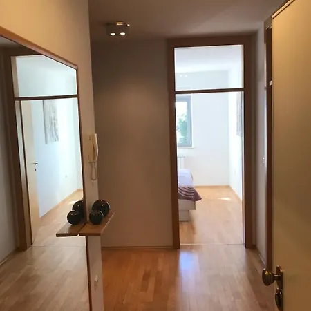 Apartment Angela With Private Garage Slot Pula