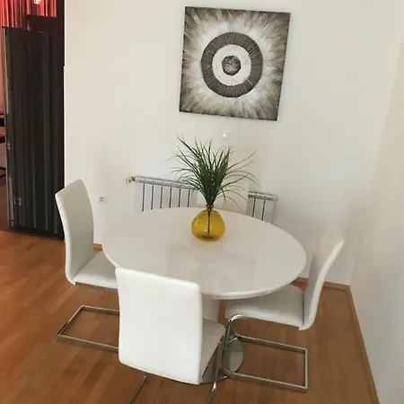Apartment Angela With Private Garage Slot