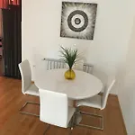 Apartman Angela With Private Garage Slot