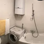 Angela With Private Garage Slot Apartman *